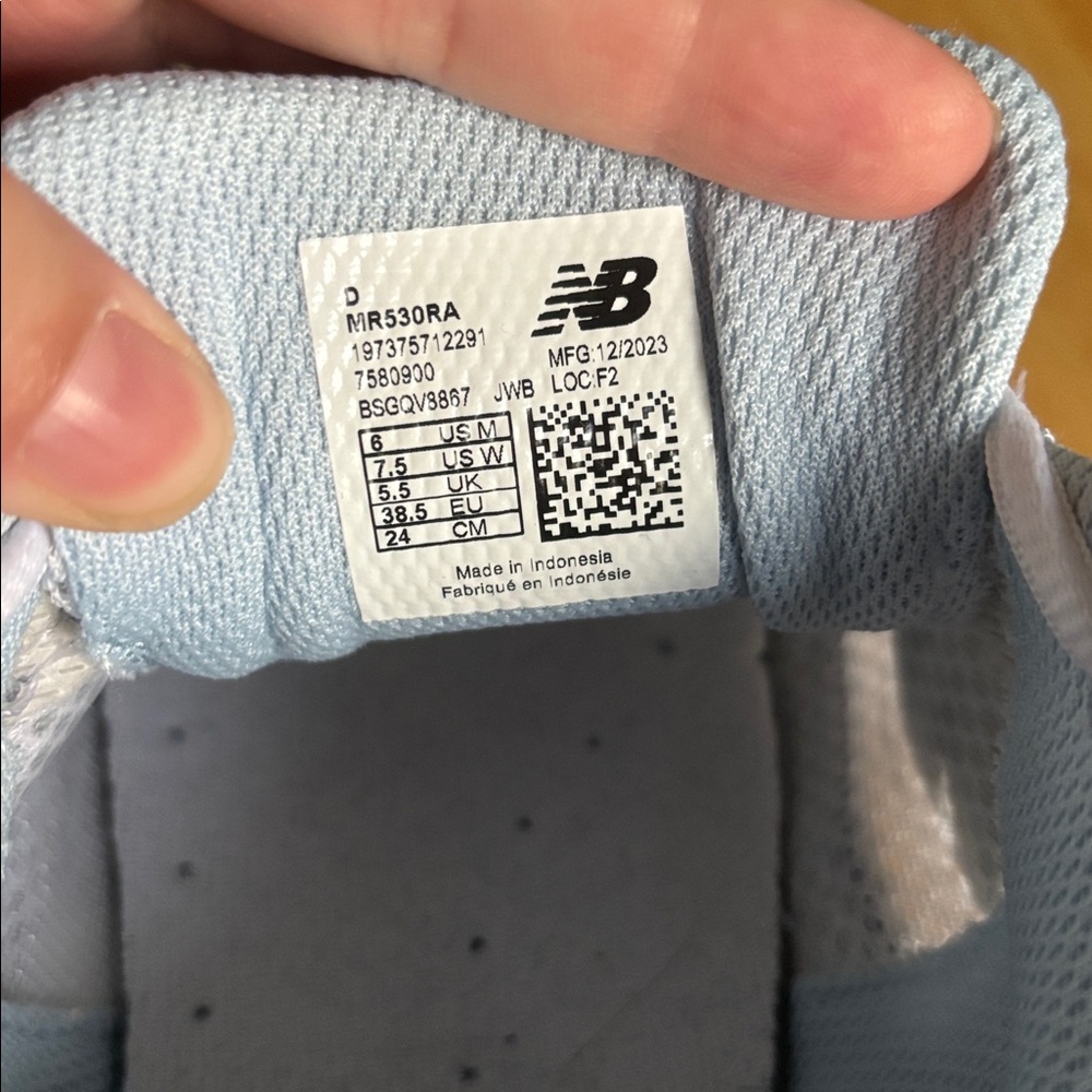 NWOT New Balance 530 White and Blue Sneakers - Picture 9 of 12